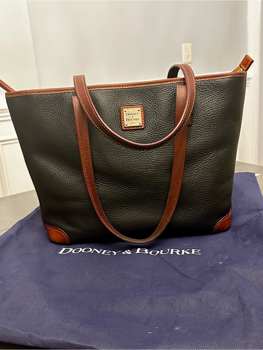 Dooney & Bourke Dillen II Black Pebbled Leather Y2K Shopper Tote w/ Dust Bag